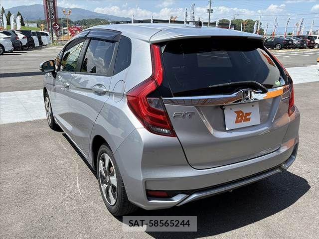 Honda FIT HYBRID 2017-09 8073766-14
