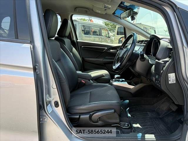 Honda FIT HYBRID 2017-09 8073766-15