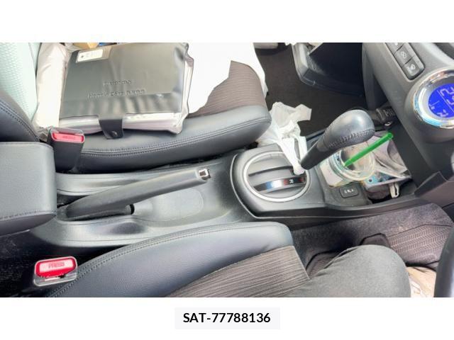 Honda FIT HYBRID 2013-03 8073772-15