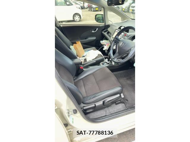Honda FIT HYBRID 2013-03 8073772-19