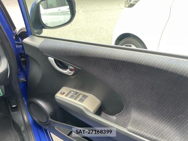 Honda FIT HYBRID 2011-10 8073782-17