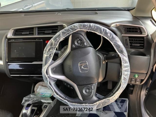 Honda FIT HYBRID 2015-12 8073774-16