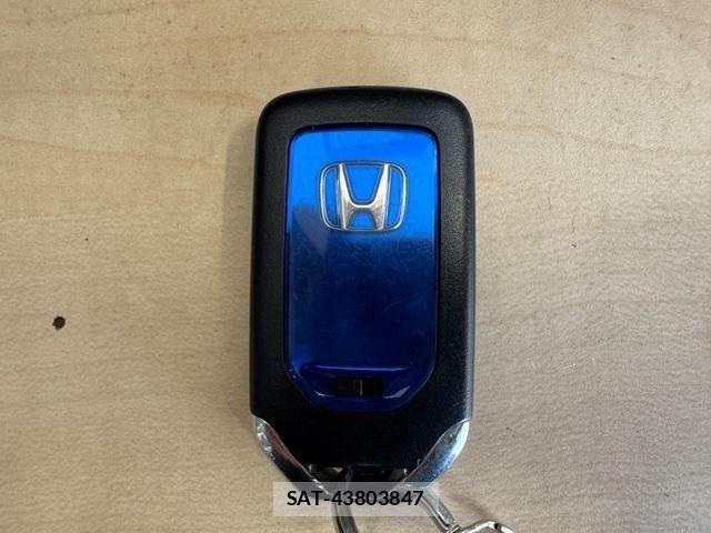 Honda FIT HYBRID 2017-01 8099167-28