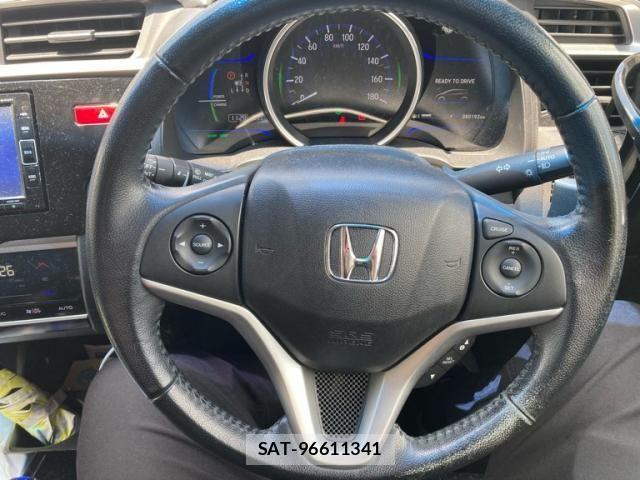 Honda FIT HYBRID 2015-06 8099171-11