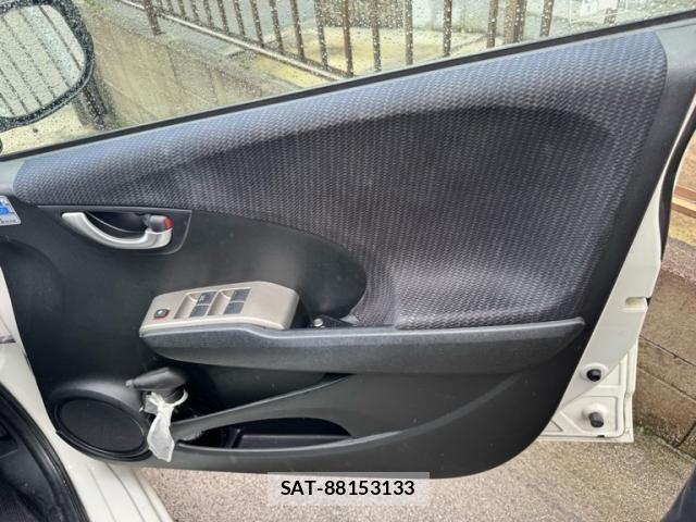Honda FIT HYBRID 2011-08 8130167-17