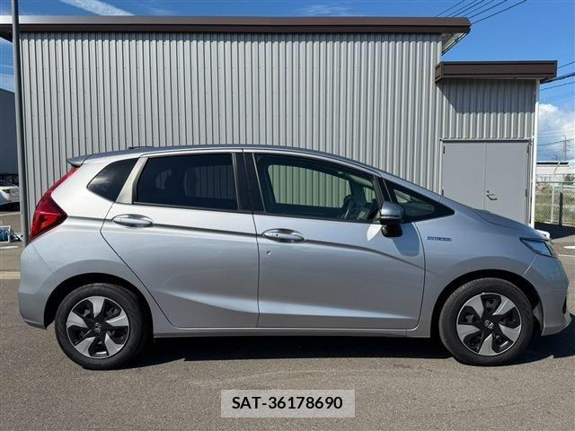Honda FIT HYBRID 2018-03 8207523-9