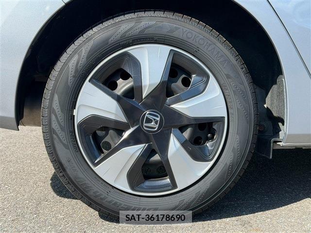Honda FIT HYBRID 2018-03 8207523-10