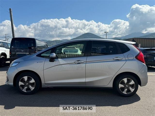 Honda FIT HYBRID 2018-03 8207523-8