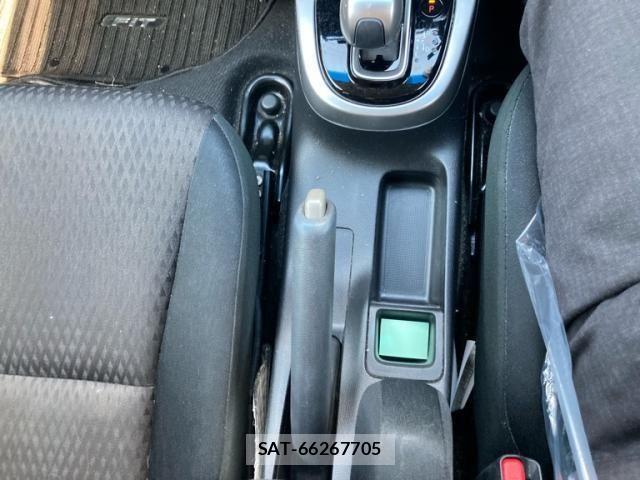 Honda FIT HYBRID 2018-04 8230021-22