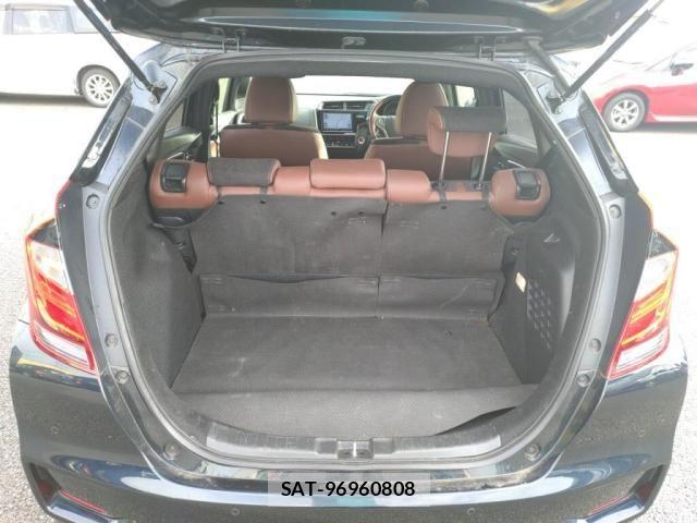Honda FIT HYBRID 2017-11 8230016-24