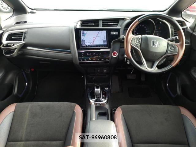 Honda FIT HYBRID 2017-11 8230016-2