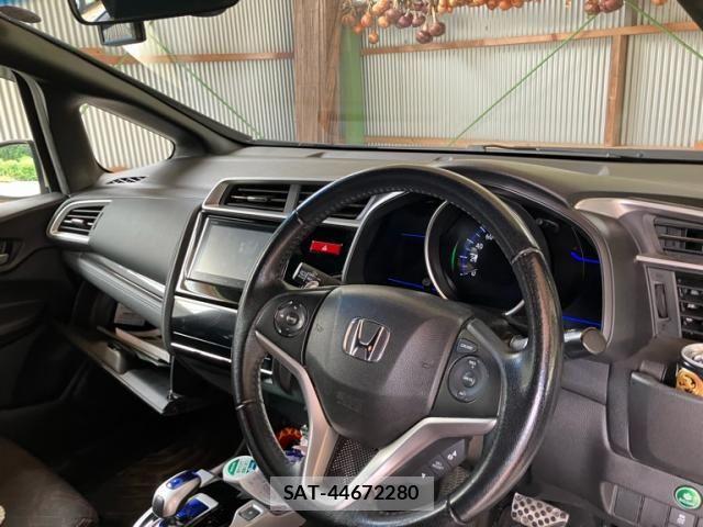 Honda FIT HYBRID 2014-05 8314457-16