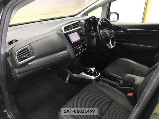 Honda FIT HYBRID 2017-10 8354476-6