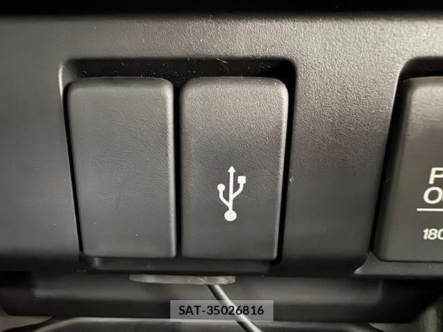 Honda FIT HYBRID 2018-03 8354477-20