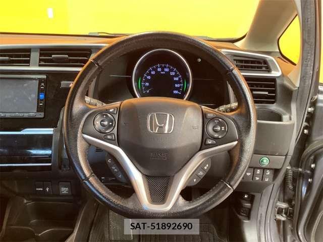 Honda FIT HYBRID 2017-06 8365933-1