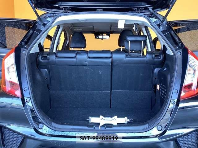 Honda FIT HYBRID 2017-04 8365934-18
