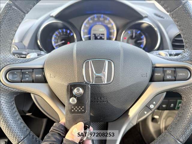 Honda FIT HYBRID 2012-06 8457484-17