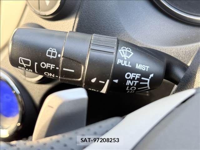 Honda FIT HYBRID 2012-06 8457484-27