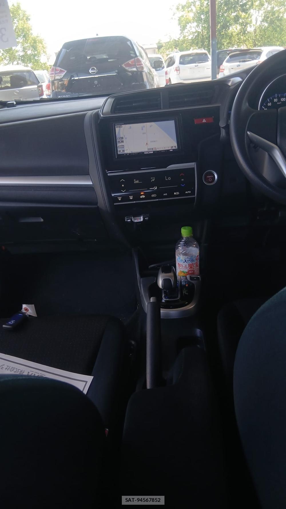 Honda FIT HYBRID 2013-10 7490259-14
