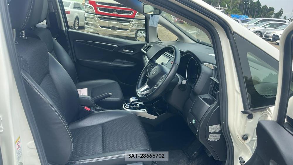 Honda FIT HYBRID 2013-10 8412442-11