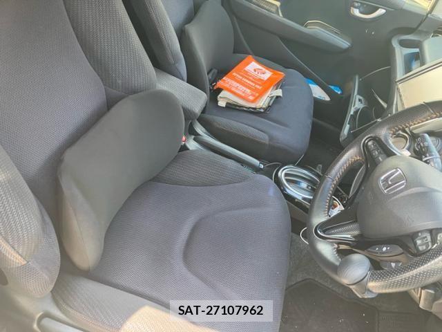 Honda FIT HYBRID 2013-05 8666144-17