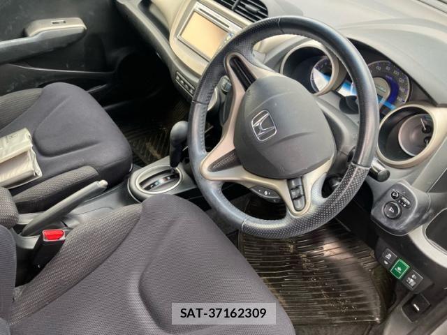 Honda FIT HYBRID 2012-04 8666147-12