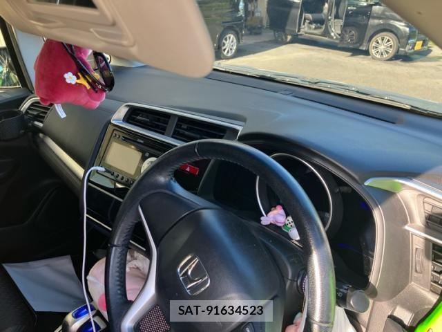 Honda FIT HYBRID 2013-11 8666145-12