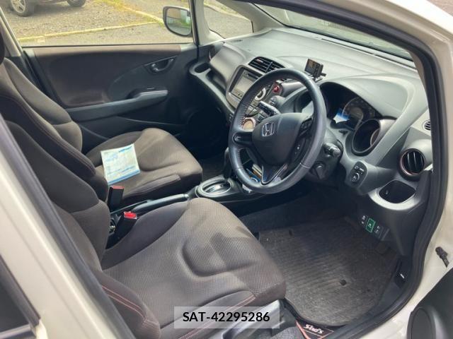 Honda FIT HYBRID 2012-06 8685560-18