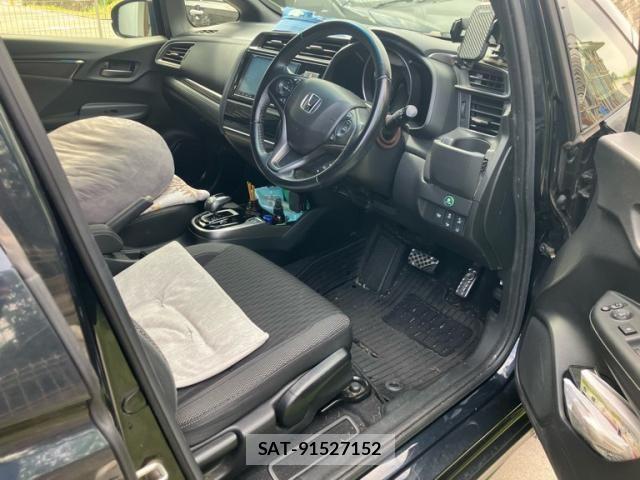 Honda FIT HYBRID 2018-01 8742121-13