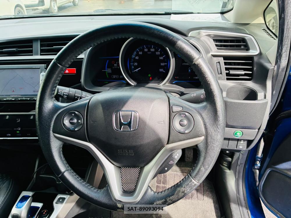 Honda FIT HYBRID 2015-02 8665582-14