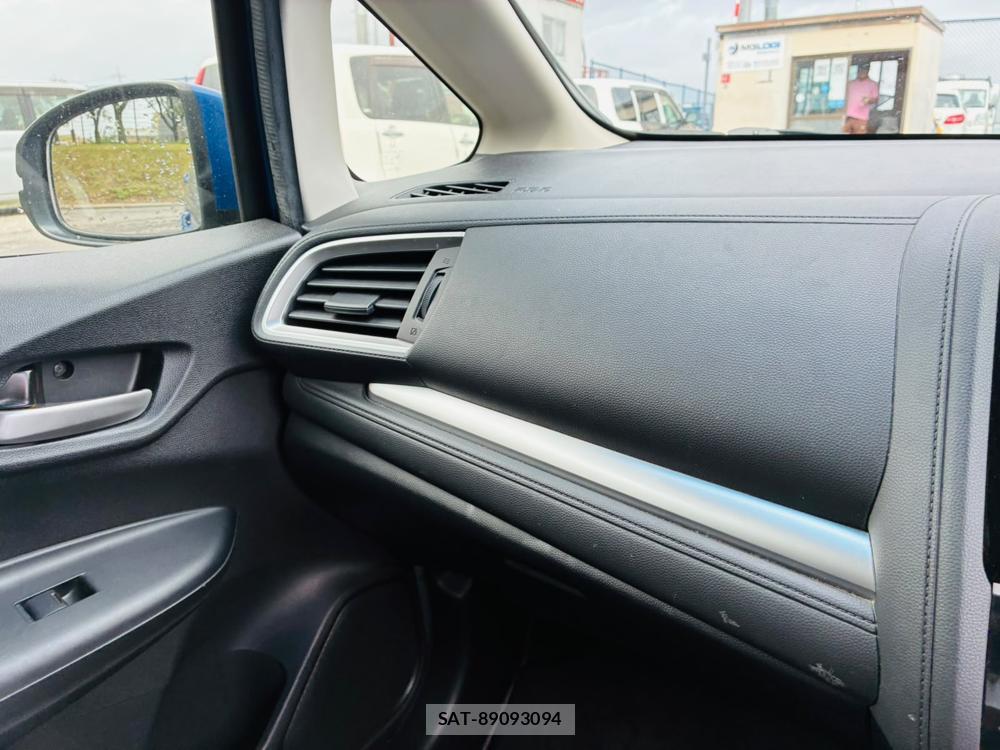 Honda FIT HYBRID 2015-02 8665582-18