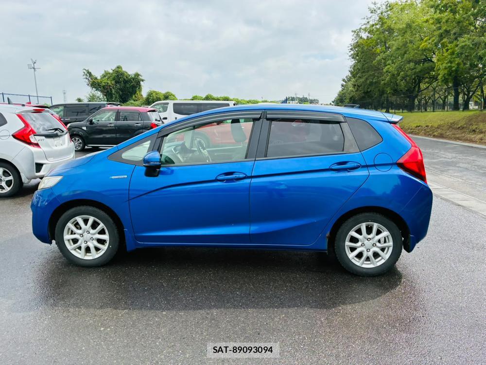 Honda FIT HYBRID 2015-02 8665582-1