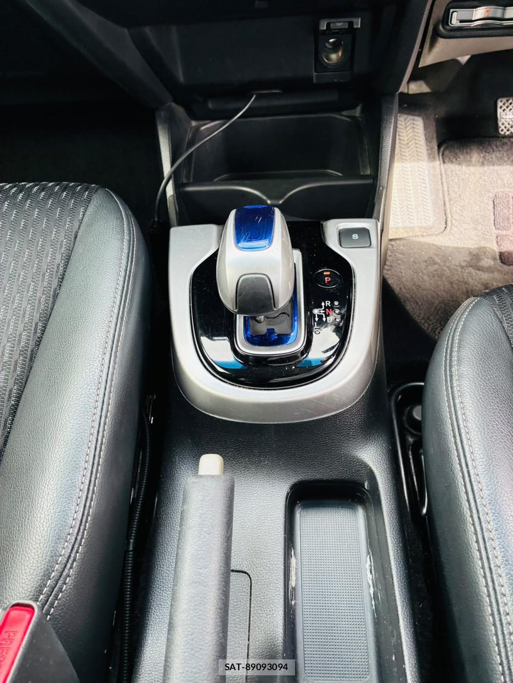 Honda FIT HYBRID 2015-02 8665582-21