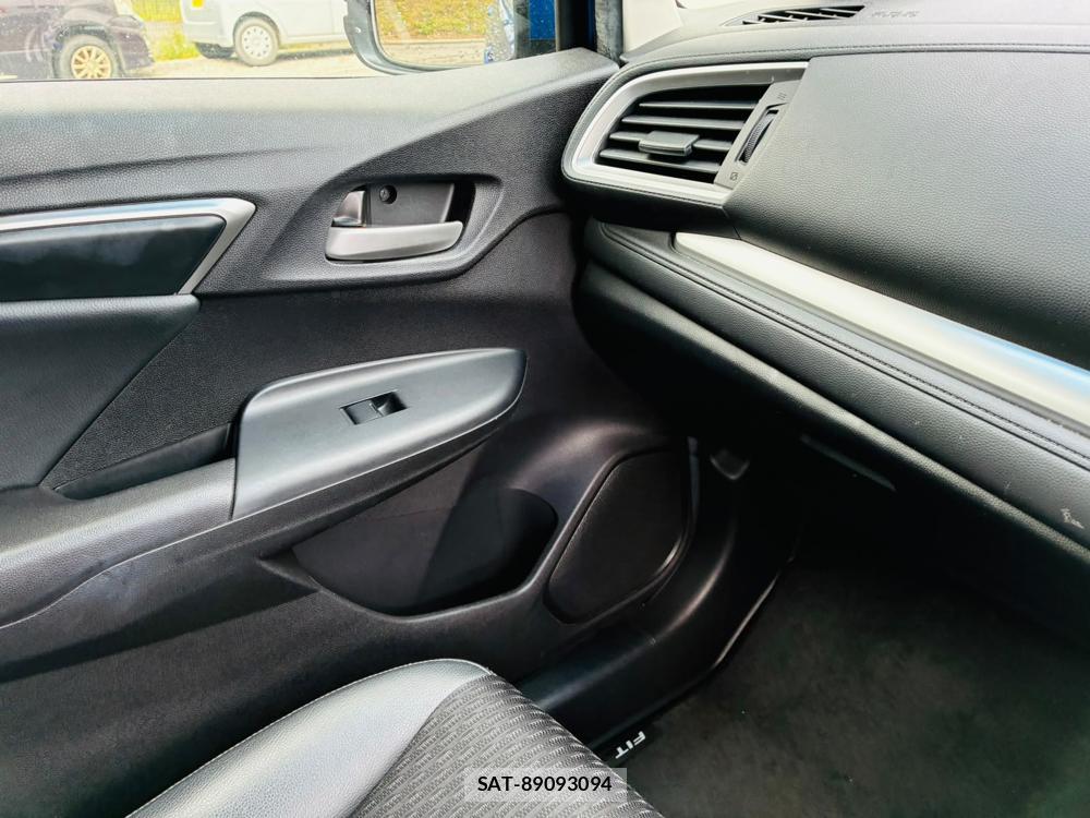 Honda FIT HYBRID 2015-02 8665582-23