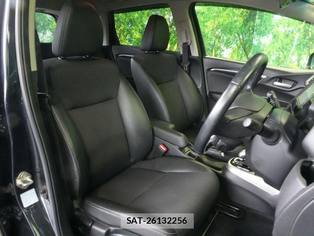 Honda FIT HYBRID 2017-12 8795963-22