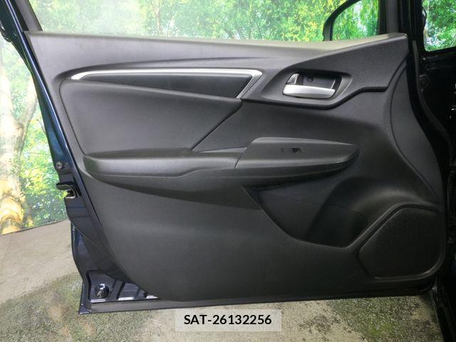 Honda FIT HYBRID 2017-12 8795963-23