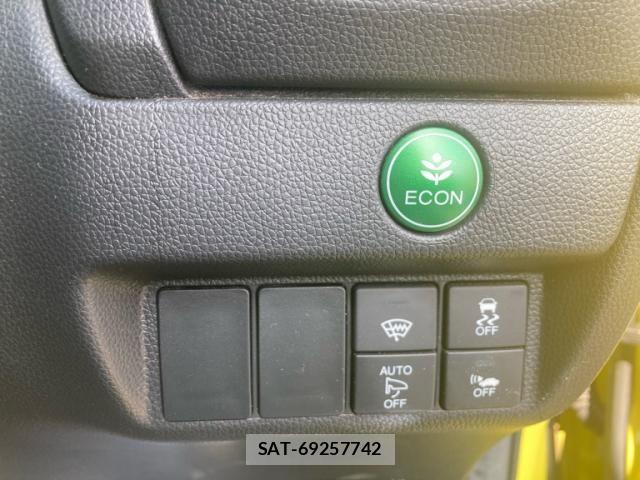 Honda FIT HYBRID 2015-10 8829062-11