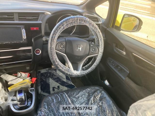 Honda FIT HYBRID 2015-10 8829062-8
