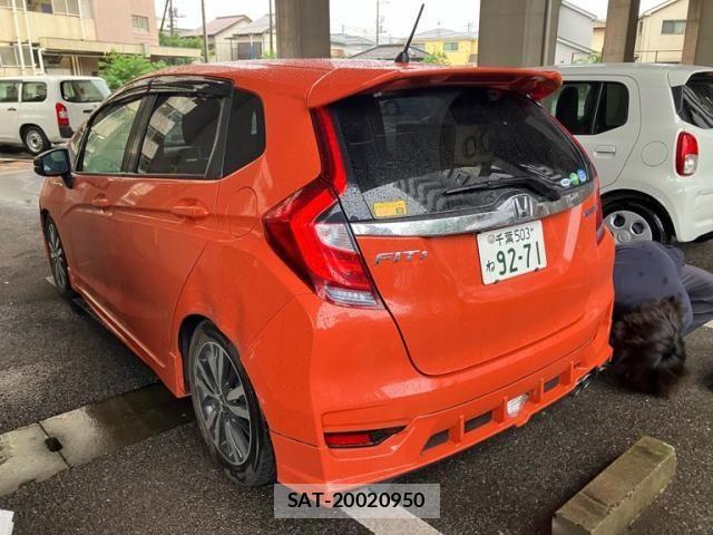 Honda FIT HYBRID 2017-08 8879758-4