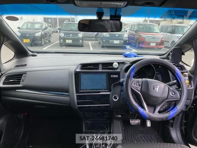 Honda FIT HYBRID 2017-09 8879757-12