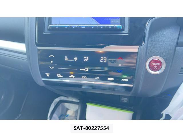 Honda FIT HYBRID 2016-04 8879760-12