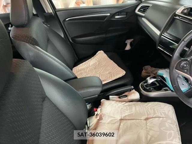 Honda FIT HYBRID 2015-09 8879768-16