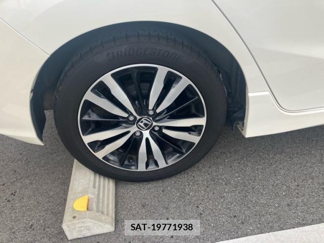 Honda FIT HYBRID 2018-01 8879756-4