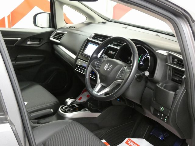 Honda FIT HYBRID 2018-09 1545206-11