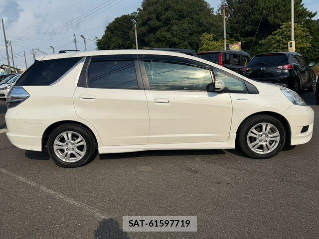Honda FIT SHUTTLE HYBRID 2013-06 8561930-16