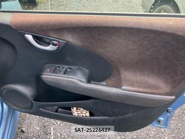 Honda FIT SHUTTLE HYBRID 2013-09 8780297-11
