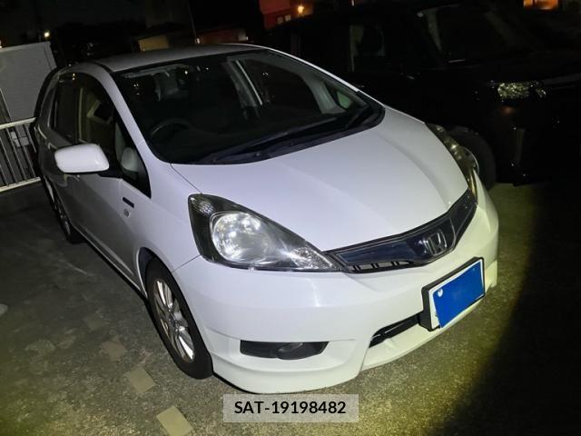 Honda FIT SHUTTLE HYBRID 2013-08 8840996-1
