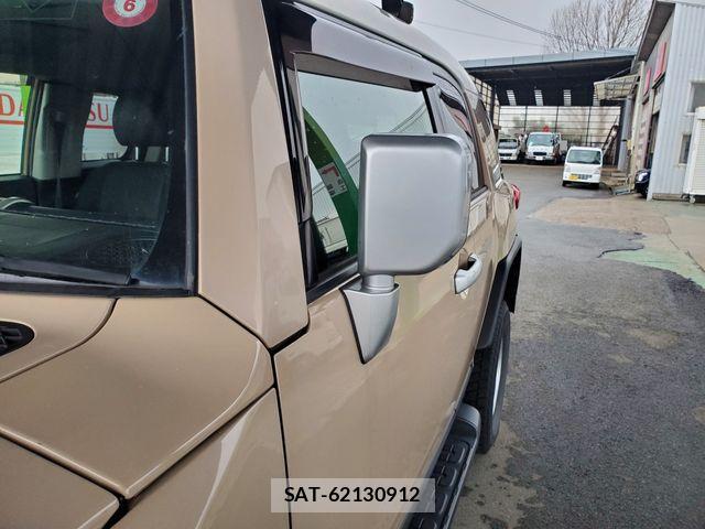 Toyota FJ CRUISER 2012-01 729282-9