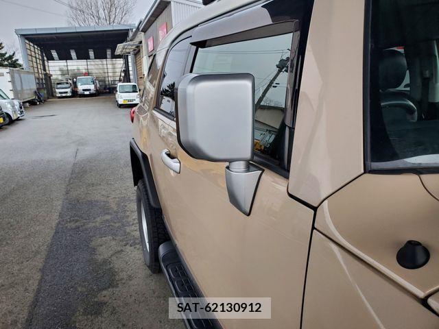 Toyota FJ CRUISER 2012-01 729282-8