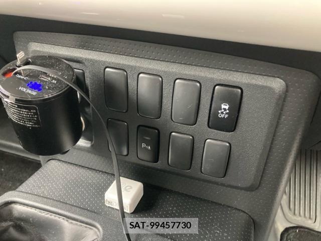 Toyota FJ CRUISER 2017-06 1301793-10
